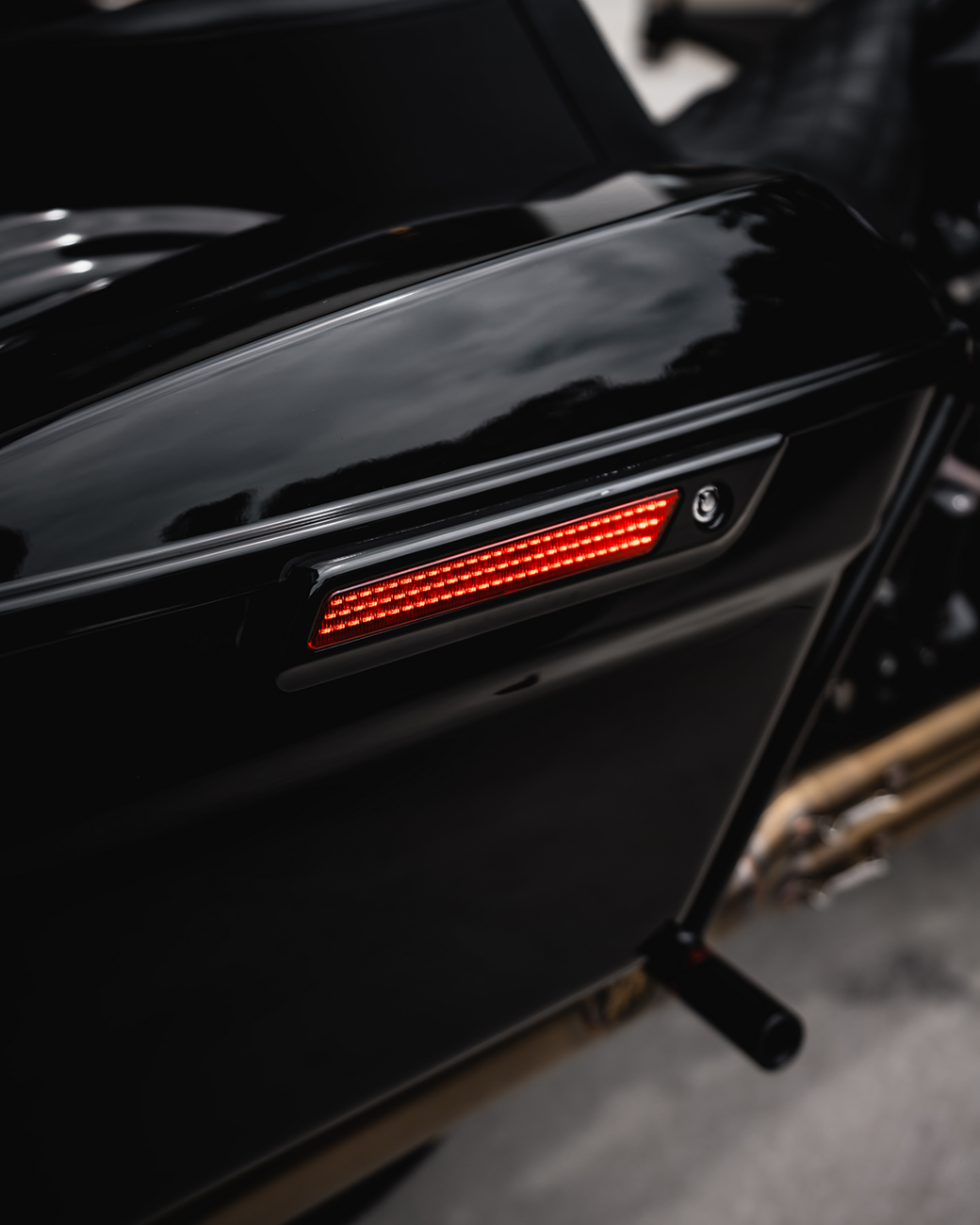 2040-2865 - CUSTOM DYNAMICS Latch Light - Saddlebag - Smoke - Black CD-SBL-BCM-SB