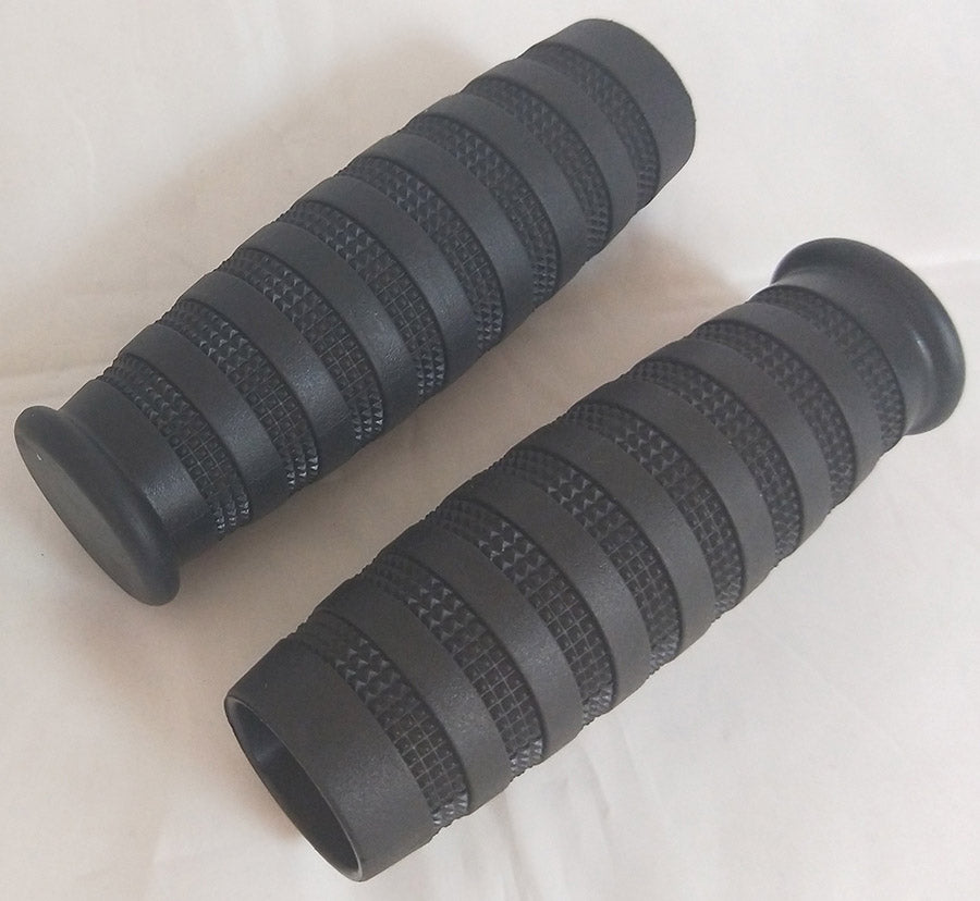 28-0006 - Black Grip Set by Wyatt Gatling