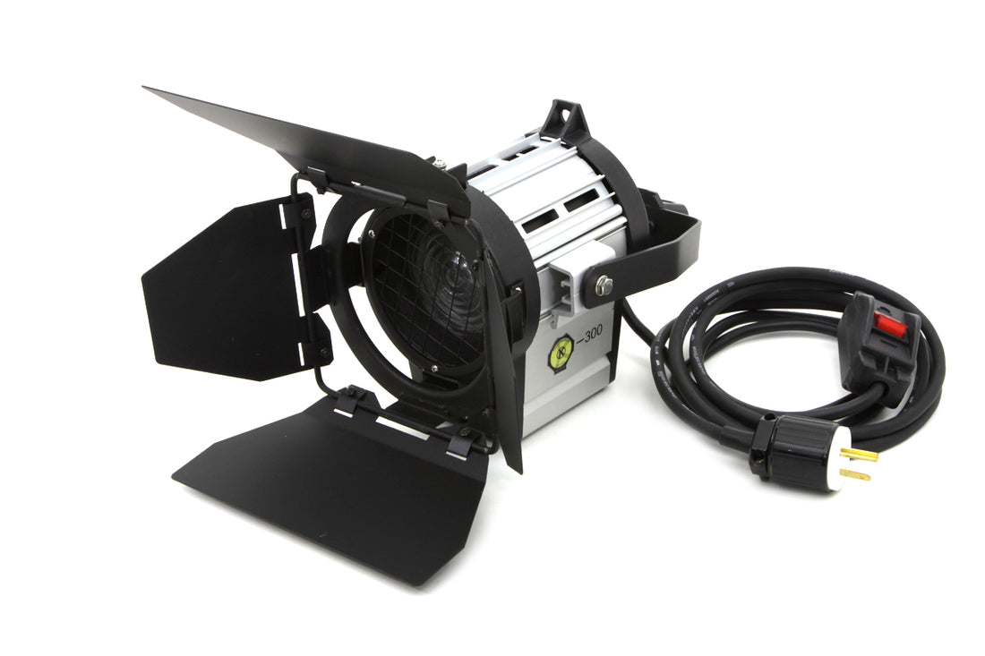 33-7001 - DTW 300 Tungsten Light by Wyatt Gatling