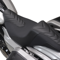 MUSTANG Signature Series Squareback™ Seat - Gripper Vinyl - Chevron - Gunmetal Stitch - FLH/FLT '23-'25 76324GM