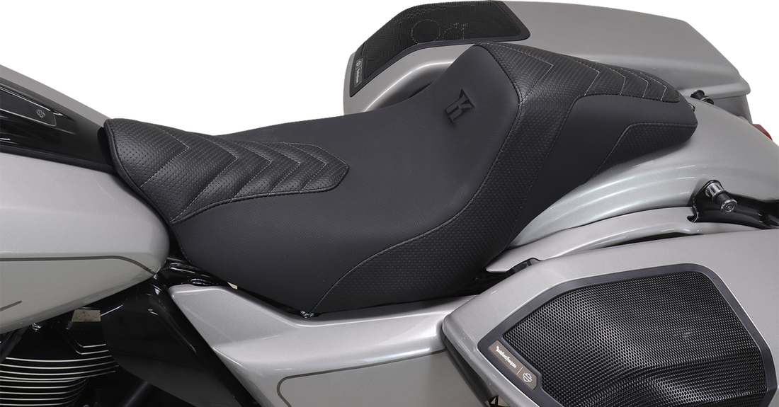 MUSTANG Signature Series Squareback™ Seat - Gripper Vinyl - Chevron - Gunmetal Stitch - FLH/FLT '23-'25 76324GM