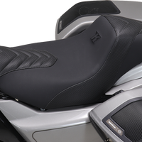 MUSTANG Signature Series Squareback™ Seat - Gripper Vinyl - Chevron - Gunmetal Stitch - FLH/FLT '23-'25 76324GM