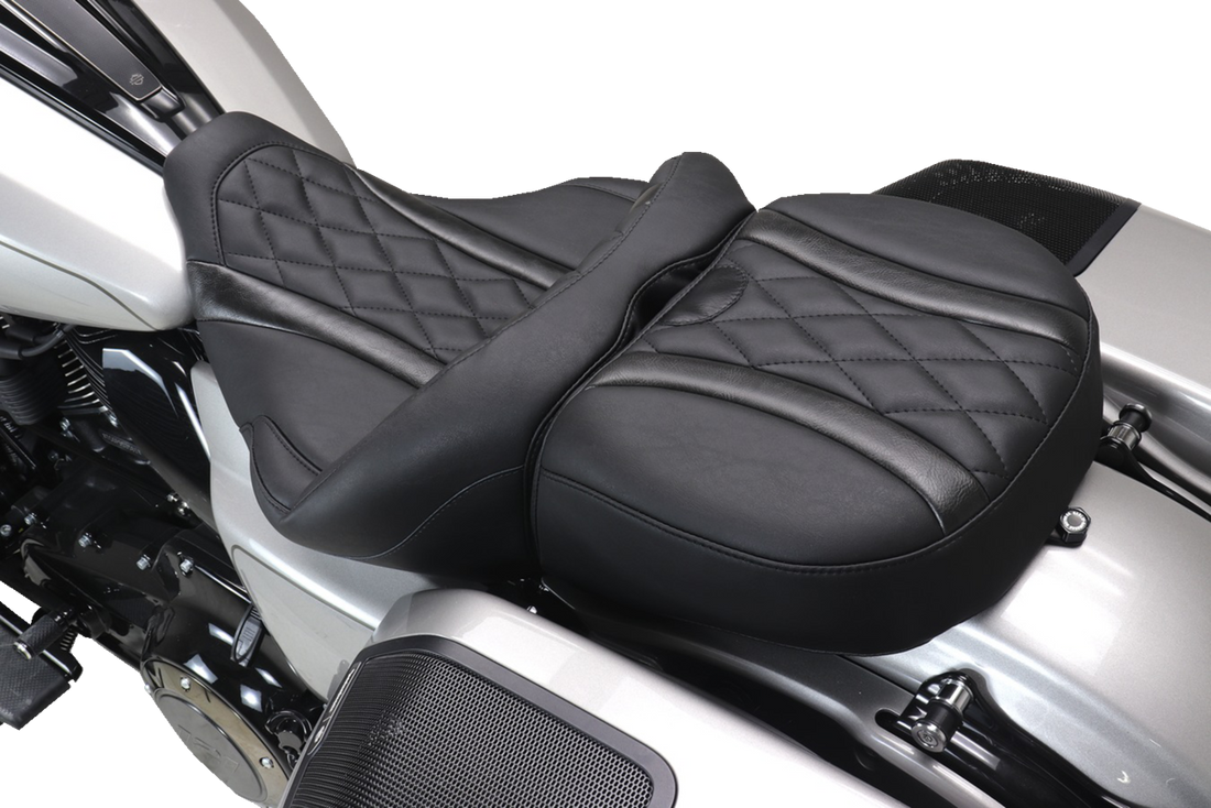 MUSTANG Deluxe One-Piece, 2-Up Seat - Diamond - Black Stitch - FLT/FLH '23-'25 89411