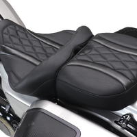 MUSTANG Deluxe One-Piece, 2-Up Seat - Diamond - Black Stitch - FLT/FLH '23-'25 89411