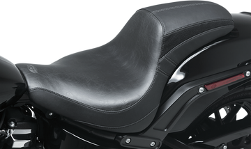 0802-1092 - MUSTANG Seat - Tripper* Fastback - Smooth - Black - FXFB 75709